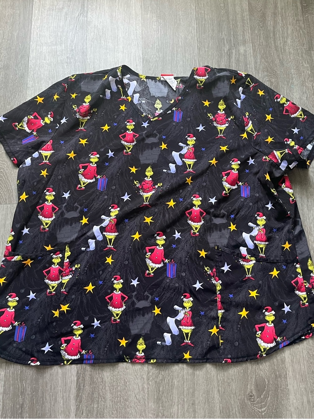 Women’s 3XL Dr. Seuss The Grinch Holiday Scrub Top